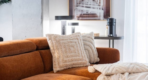TV - Exclusive Sanctuary: Elegance Meets Comfort (Montreal)