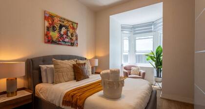 Sleek 2BR in Heart of Downtown Montreal