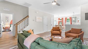 Smart TV, fireplace