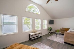 Smart TV, fireplace, books, offices