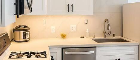 Mikrowelle, Ofen, Herdplatte, Geschirrspüler