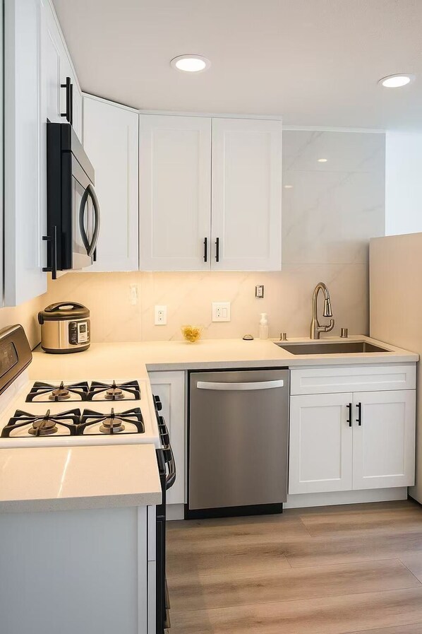 Microwave, oven, stovetop, dishwasher