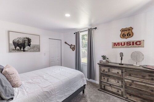 Charming 3-bedroom cottage with WiFi, AC in welcoming Athens