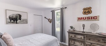 Charming 3-bedroom cottage with WiFi, AC in welcoming Athens