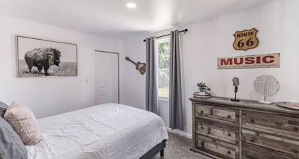 Charming 3-bedroom cottage with WiFi, AC in welcoming Athens