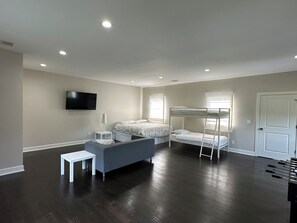 5 Schlafzimmer, Bügeleisen/Bügelbrett, kostenloses WLAN, Bettwäsche