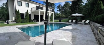 Spacious 5-bedroom house w Saltwater pool close to Braves, PG baseball, Roswell