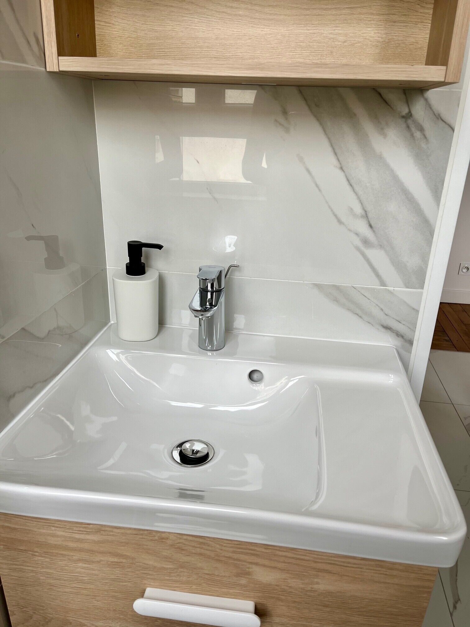 Serviettes fournies, savon