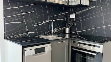 Micro-ondes, four, plaque de cuisson, lave-vaisselle