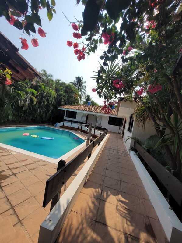 Exterior - Casa Blanca (Puerto San José)