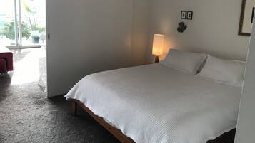 1 dormitorio, tabla de planchar con plancha, wifi y ropa de cama