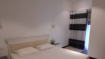2 bedrooms, iron/ironing board, WiFi, bed sheets