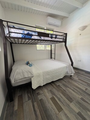 3 bedrooms, iron/ironing board, WiFi, bed sheets
