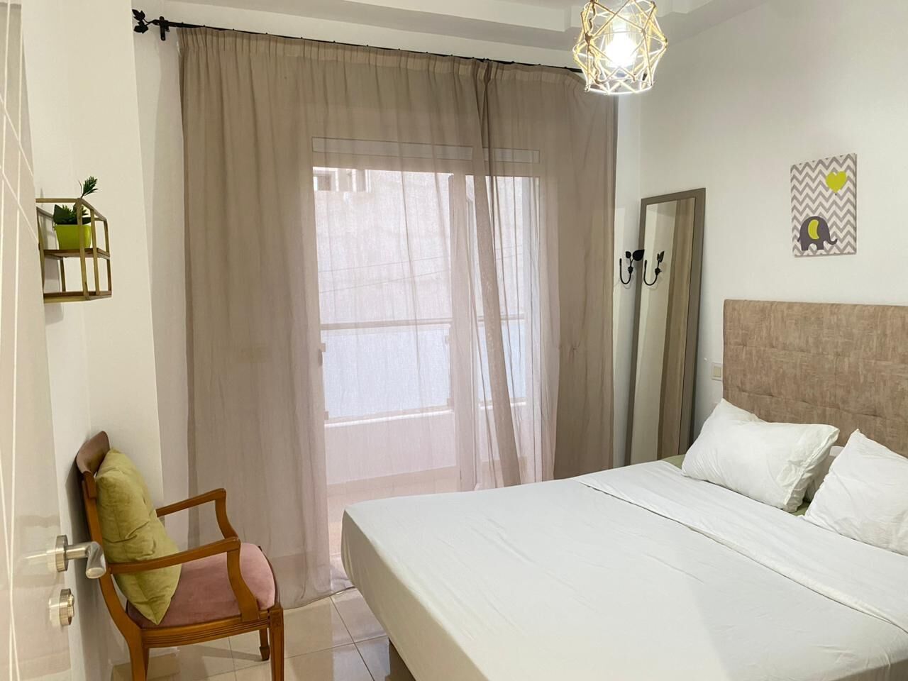 1 chambre, fer et planche à repasser, Wi-Fi, draps fournis