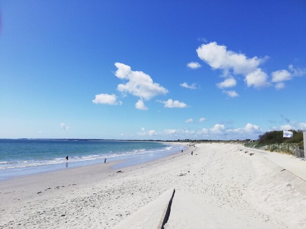 På stranden