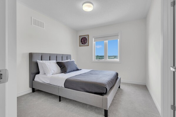 4 habitaciones, escritorio, tabla de planchar con plancha y wifi gratis 