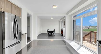 Single Detached Home $500 for 12 Guests 3 Parkings