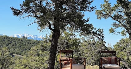 Heartspring: Serene Retreat on 3.5 Acres with Epic Mountain & Valley Views