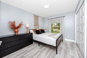 4 bedrooms, desk, iron/ironing board, free WiFi