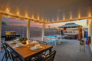 Outdoor dining - 5 BD Home w/ Billiard, Spa, Arcades, Ping Pong (North Las Vegas)