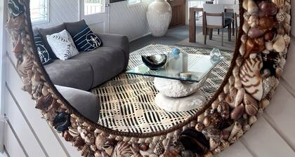 Drifters Apartment in the heart of Wailoaloa – Walk to Beach, Bars & Cafes