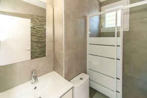 Shower, towels