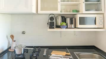 冷蔵庫、電子レンジ、コーヒー / ティーメーカー、電気ポット