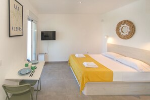 Free WiFi, bed sheets