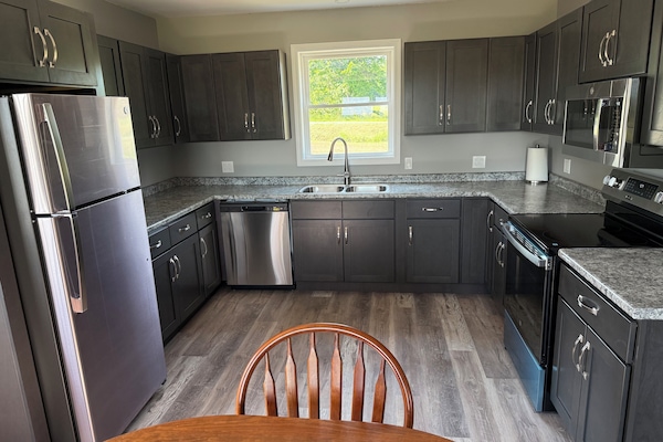 Kylskåp, mikrovågsugn, ugn och spishäll