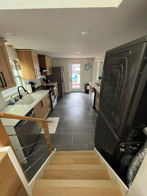 Microondas, horno, parrilla de estufa y lavavajillas 