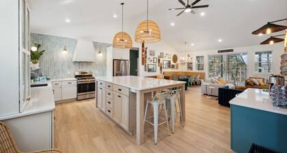 Cozy Cabana | Stylish Retreat in the Heart of Sister Bay