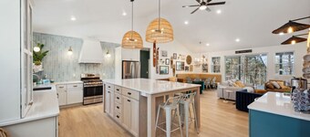 Cozy Cabana | Stylish Retreat in the Heart of Sister Bay
