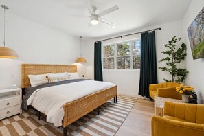 4 Schlafzimmer, Schreibtisch, Bügeleisen/Bügelbrett, Reisekinderbett