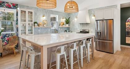 Modern Retreat | 6 Bedrooms- Prime Location & Game Room
