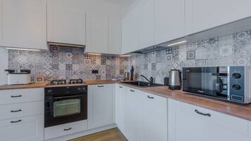 Refrigerador, microondas, horno y lavavajillas