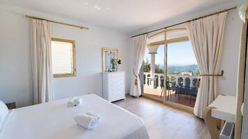 4 bedrooms, in-room safe, iron/ironing board, free WiFi