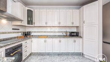 Réfrigérateur, micro-ondes, four, lave-vaisselle