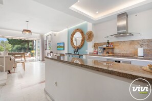 Réfrigérateur, micro-ondes, four, lave-vaisselle