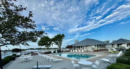 Your Lake Erie Islands' Getaway Condo for 6 with a Clubhouse and Pool!
