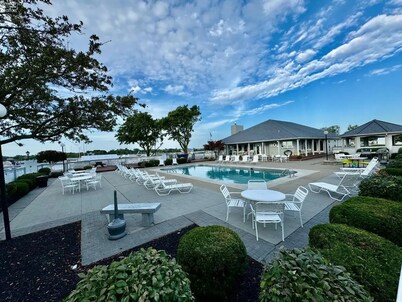 Your Lake Erie Islands' Getaway Condo for 6 with a Clubhouse and Pool!