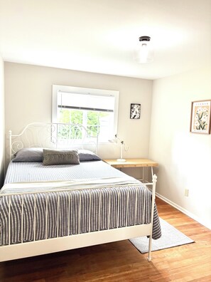 3 bedrooms, desk, iron/ironing board, travel cot