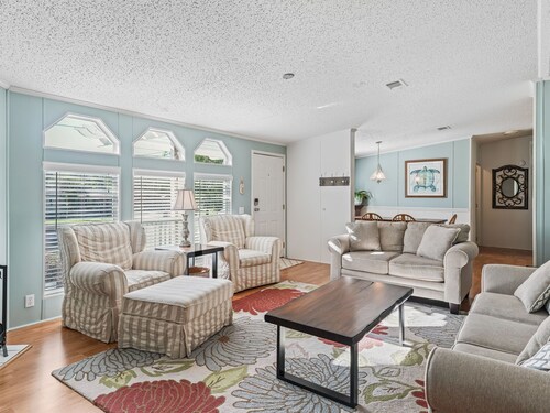 The Blue Heron Hideaway- cute & cozy 3 bed/2 bath with Rainbow River Access!