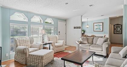 The Blue Heron Hideaway- cute & cozy 3 bed/2 bath with Rainbow River Access!