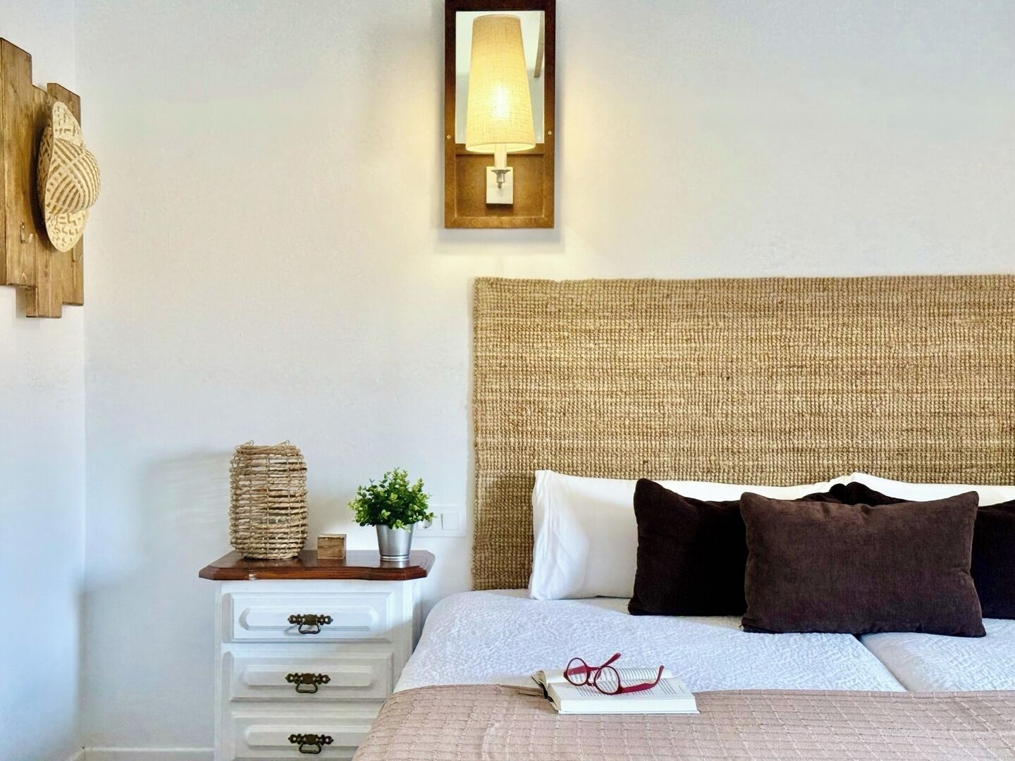 1 slaapkamer, een strijkplank/strijkijzer, wifi, beddengoed