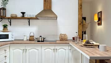 Fridge, microwave, coffee/tea maker, toaster