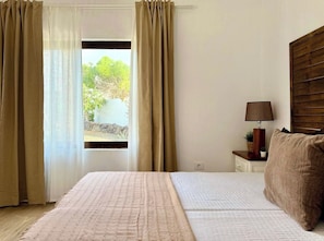 2 chambres, fer et planche à repasser, Wi-Fi, draps fournis