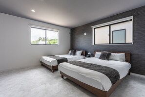 วิลล่า, ปลอดบุหรี่ (3LDK/Swimming pool, Sauna/Onna14B) | โต๊ะทำงาน, ผ้าม่านกันแสง, เตารีด/โต๊ะรีดผ้า, เปล/เตียงเด็กอ่อน (ฟรี)