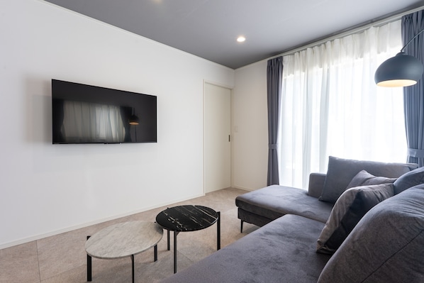 Villa, 3 slaapkamers, niet-roken (Swimming pool/BBQ/2CarsOK/Onna14C) | Woonruimte
