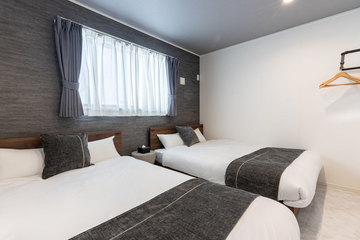 Villa, no fumadores (3LDK/Swimming pool, Sauna/Onna14C) | Escritorio, cortinas opacas, tabla de planchar con plancha