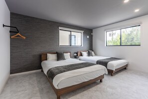 [16 guests] 3LDK (120sqm) /5 Beds + 3 Folding Beds / Pool & Sauna / BBQ /Onna 14A / Non-Smoking